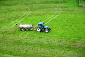 Liquid Fertilizer Summer Protocol: Feed Without Burning Roots in 90°F+ Heat featured article